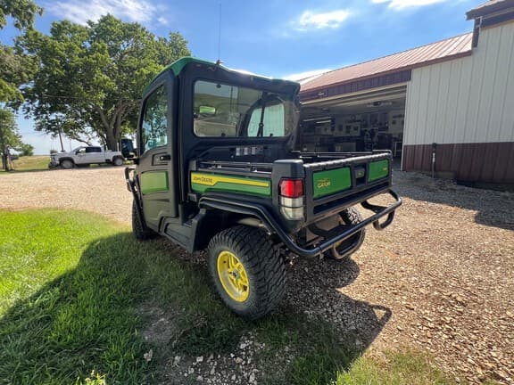 Image of John Deere XUV 835R equipment image 3