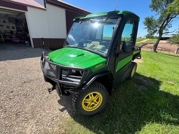 Image of John Deere XUV 835R equipment image 1