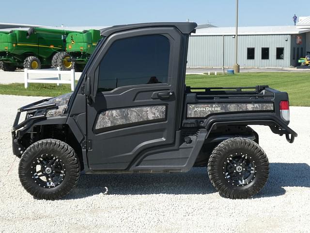 Image of John Deere XUV 835R equipment image 1