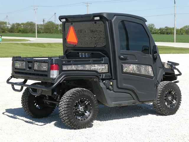 Image of John Deere XUV 835R equipment image 3