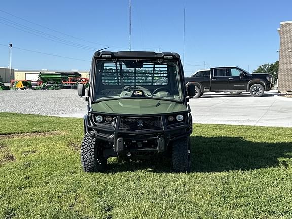 Image of John Deere XUV 835R equipment image 1