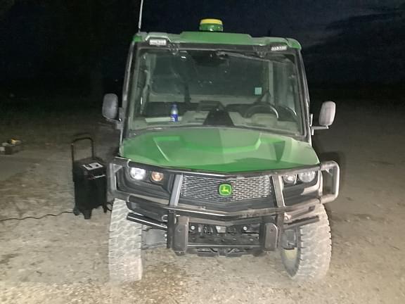 Image of John Deere XUV 835R equipment image 1