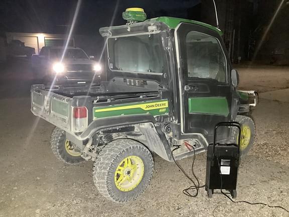 Image of John Deere XUV 835R equipment image 3