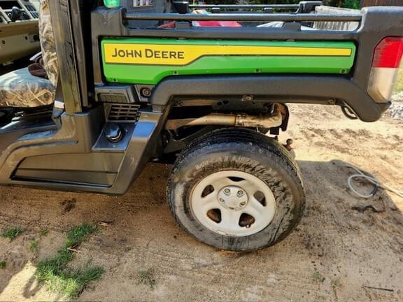 Image of John Deere XUV 835R equipment image 1