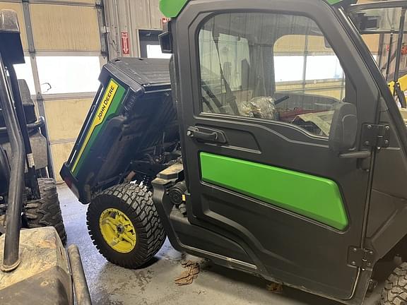 Image of John Deere XUV 835R Primary image