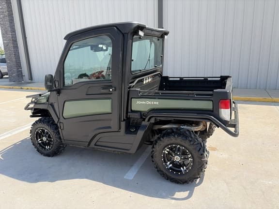 Image of John Deere XUV 835R equipment image 1