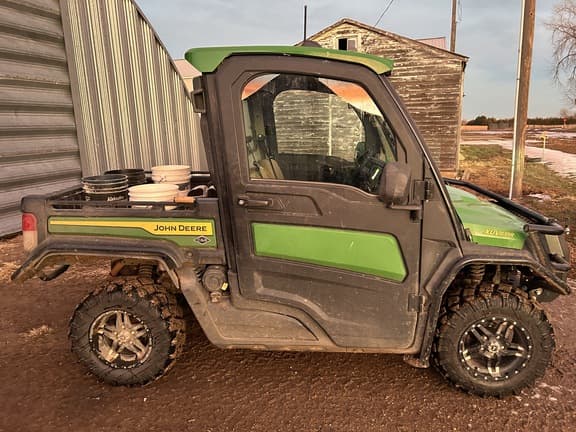 Image of John Deere XUV 835R equipment image 2