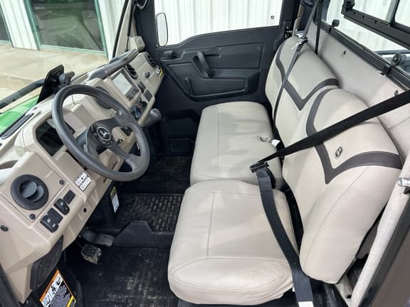 Image of John Deere XUV 835R equipment image 2