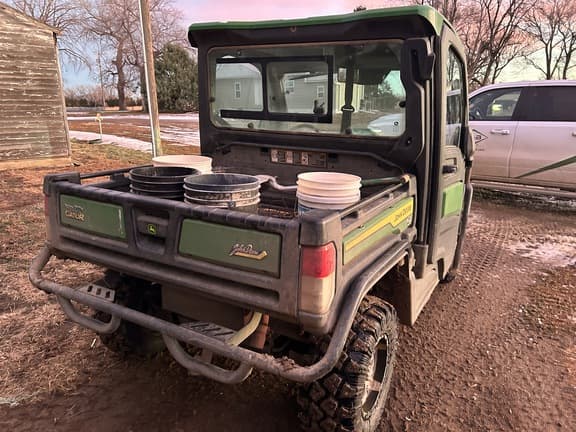 Image of John Deere XUV 835R equipment image 3
