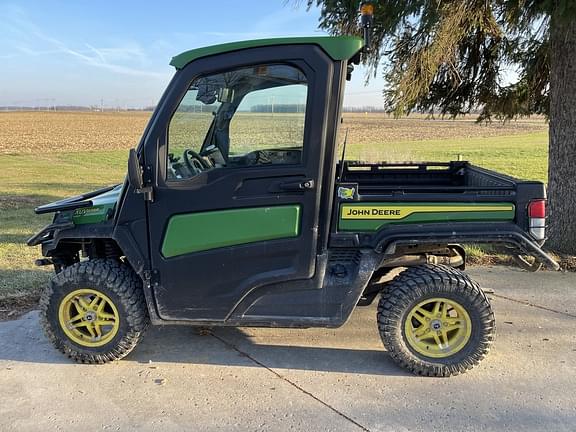 Image of John Deere XUV 835R equipment image 1