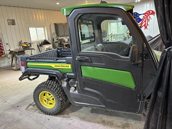 Image of John Deere XUV 835R equipment image 4