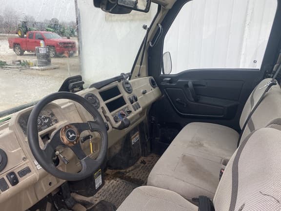 Image of John Deere XUV 835R equipment image 1