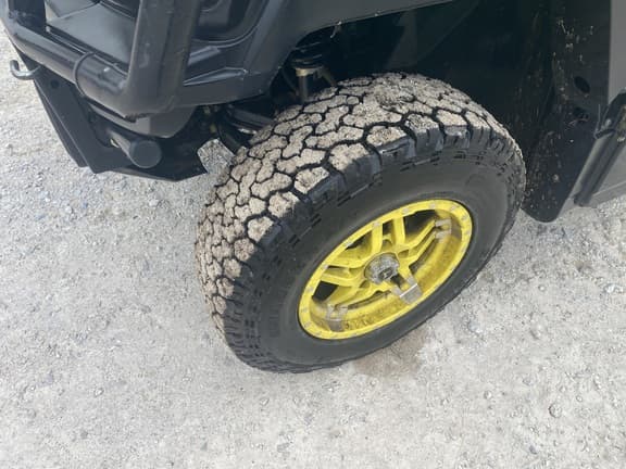 Image of John Deere XUV 835R equipment image 2