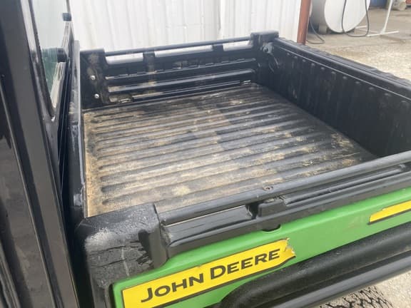 Image of John Deere XUV 835R equipment image 3