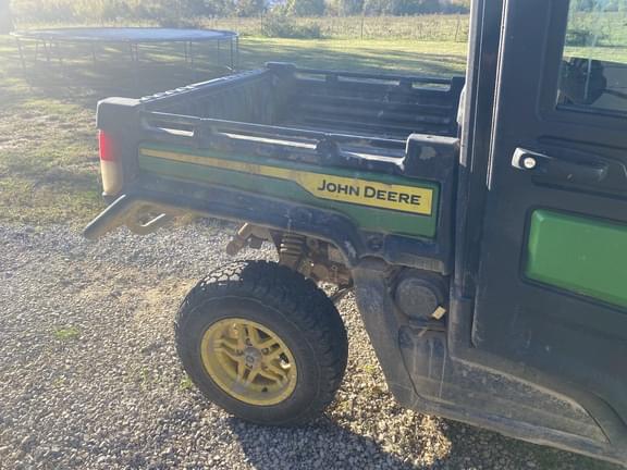 Image of John Deere XUV 835R equipment image 4