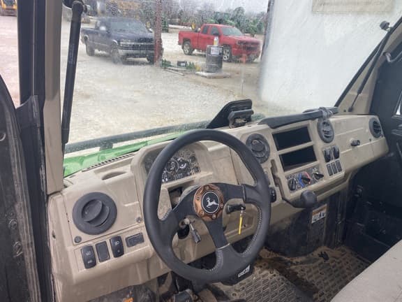 Image of John Deere XUV 835R equipment image 4
