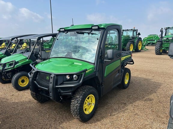 2024 John Deere XUV 835R Equipment Image0