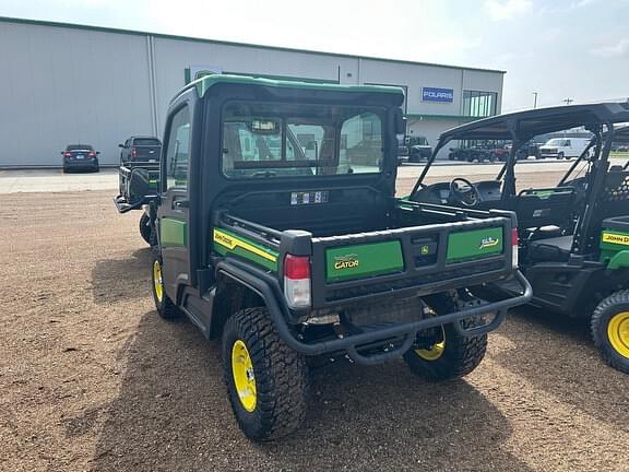 Image of John Deere XUV 835R equipment image 4