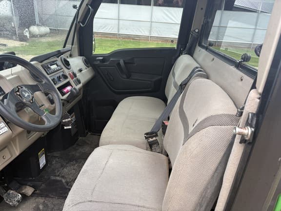 Image of John Deere XUV 835R equipment image 1