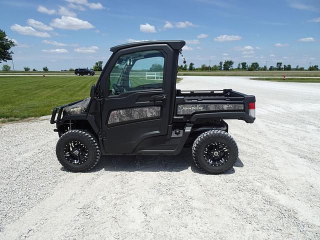 Image of John Deere XUV 835R equipment image 3