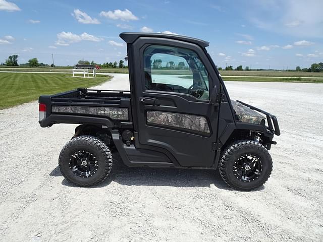 Image of John Deere XUV 835R equipment image 4