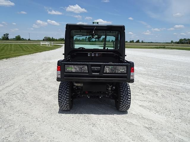 Image of John Deere XUV 835R equipment image 2