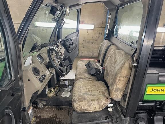 Image of John Deere XUV 835R equipment image 4