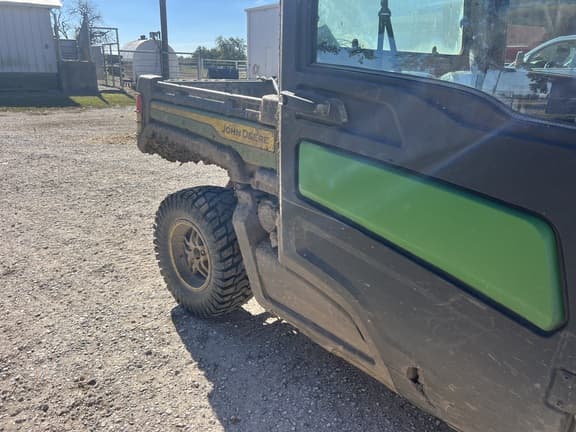 Image of John Deere XUV 835R equipment image 3