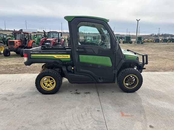 Image of John Deere XUV 835R equipment image 3