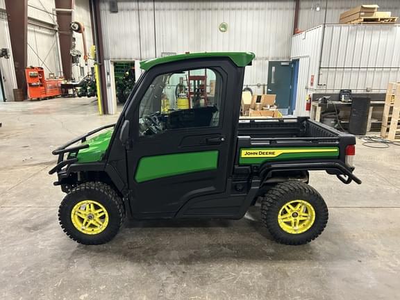 Image of John Deere XUV 835R equipment image 1