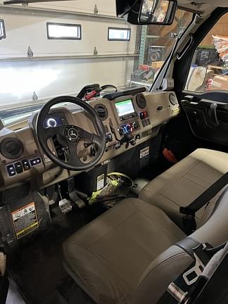 Image of John Deere XUV 835R equipment image 3