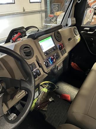 Image of John Deere XUV 835R equipment image 1