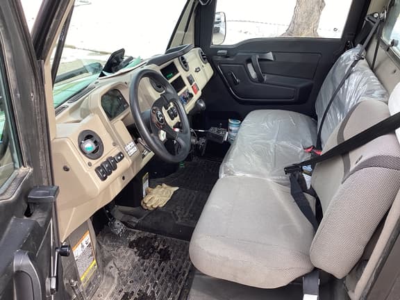 Image of John Deere XUV 835R equipment image 4