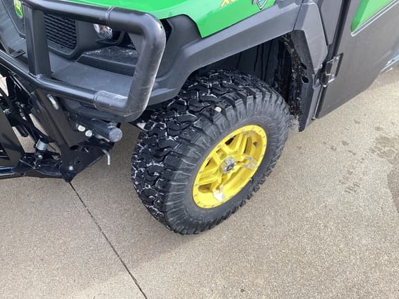 Image of John Deere XUV 835R equipment image 1