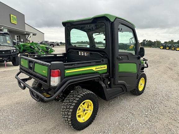 Image of John Deere XUV 835R equipment image 1