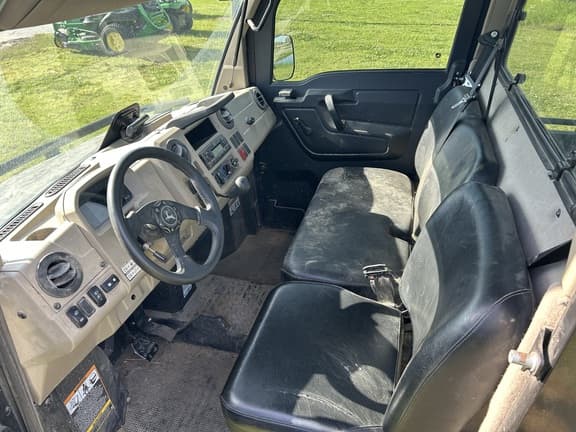 Image of John Deere XUV 835R equipment image 2