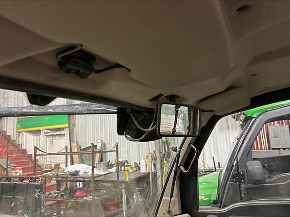 Image of John Deere XUV 835R equipment image 3