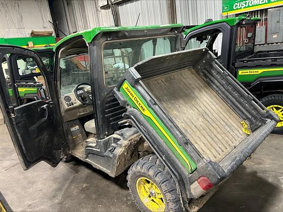 Image of John Deere XUV 835R equipment image 2