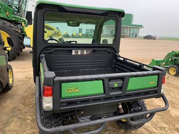 Image of John Deere XUV 835R equipment image 4