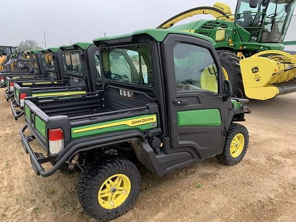 Image of John Deere XUV 835R equipment image 2