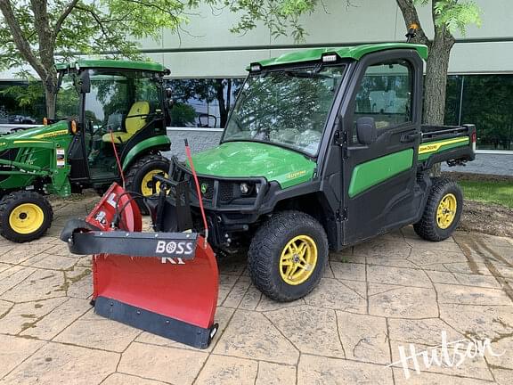 Image of John Deere XUV 835R equipment image 1
