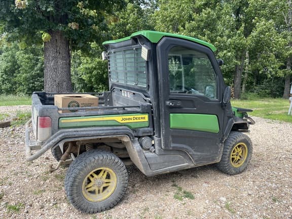 Image of John Deere XUV 835R equipment image 1