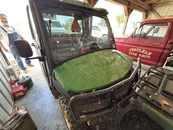 Image of John Deere XUV 835R equipment image 1