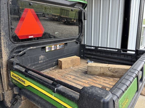 Image of John Deere XUV 835R equipment image 4