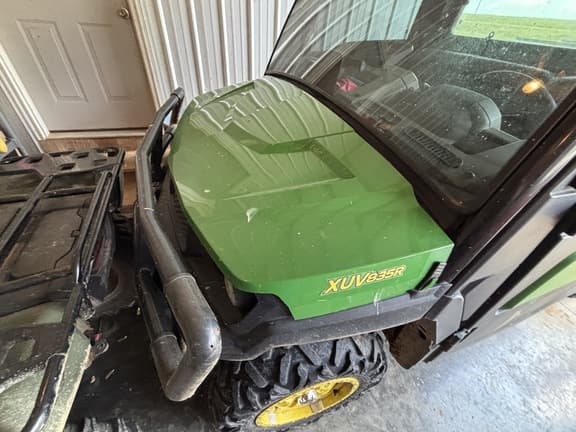Image of John Deere XUV 835R equipment image 2