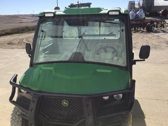 Image of John Deere XUV 835R equipment image 1