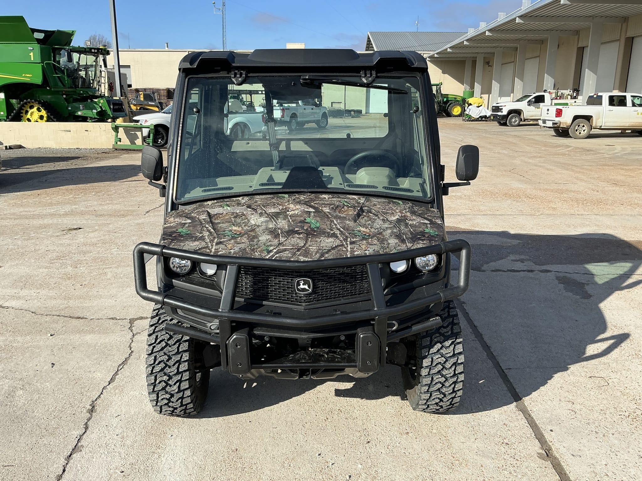 2023 John Deere XUV 835R Equipment Image0