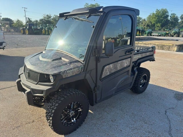 2023 John Deere XUV 835R Equipment Image0