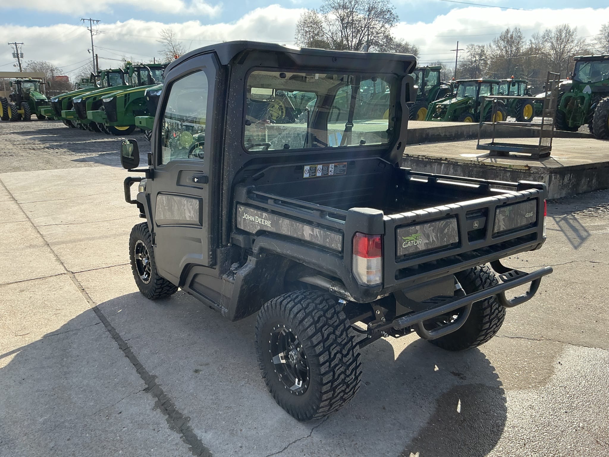2023 John Deere XUV 835R Equipment Image0