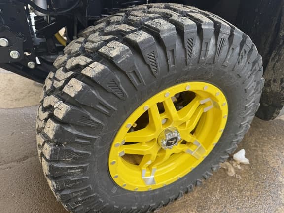 Image of John Deere XUV 835R equipment image 2
